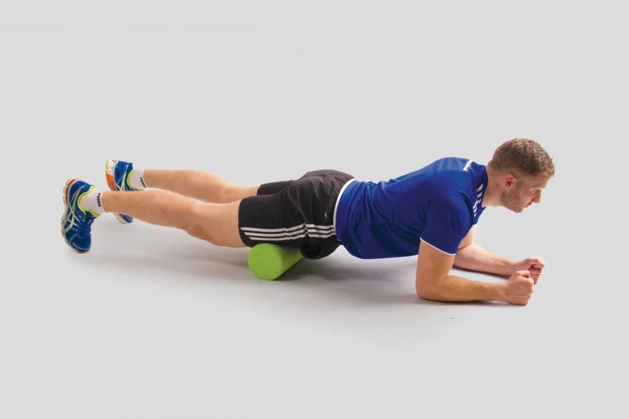 HFE tutor using a foam roller on the quads