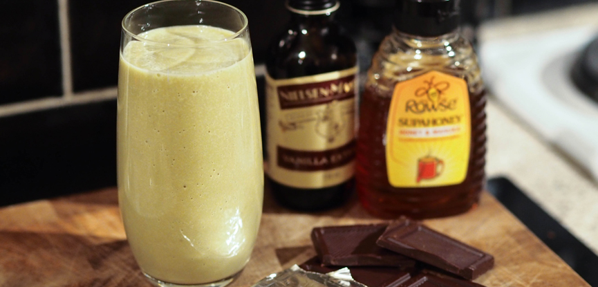 Chocolate avocado smoothie recipie for post-recovery