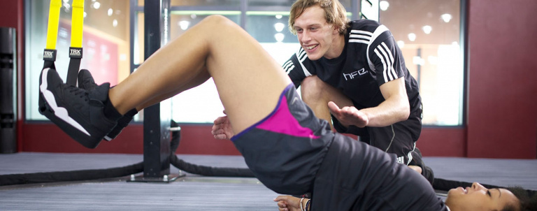 advanced personal trainer tutor teaching TRX exercises