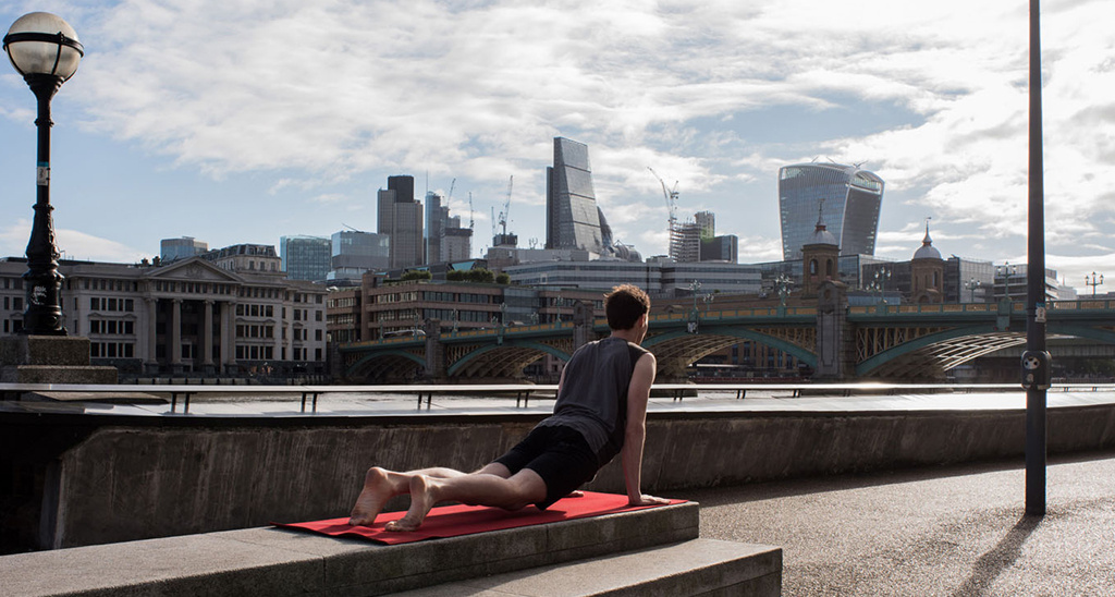 Yogibanker Scott Robinson performing a sun salutation in London