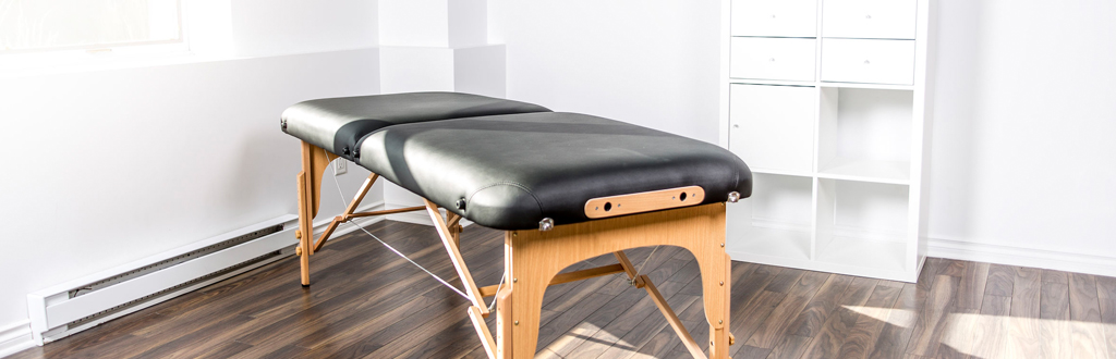 Qualified sports massage therapists can work in various clinics