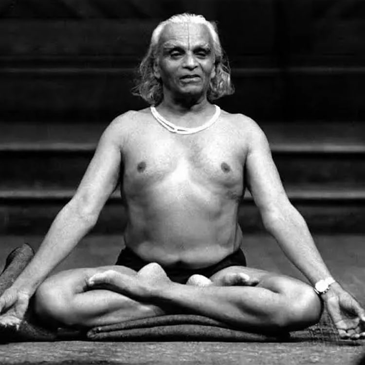 BKS Iyengar in lotus pose