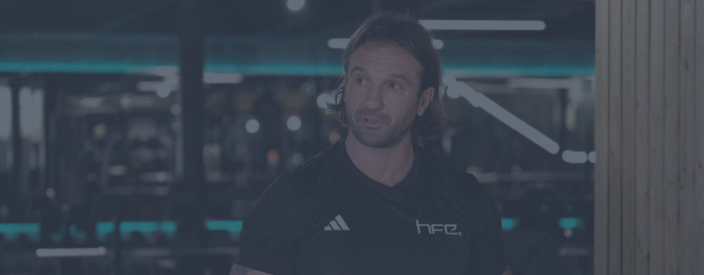 Personal trainer, Luke Worthington, dressed in a HFE t-shirt in the gym